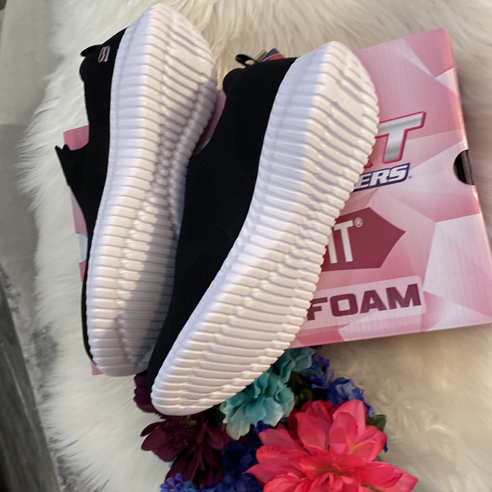 (50% OFF) FIRM! Women’s 7.5 Skechers Slip On Sport Fit Memory Foam Sneakers - Picture 4 of 5